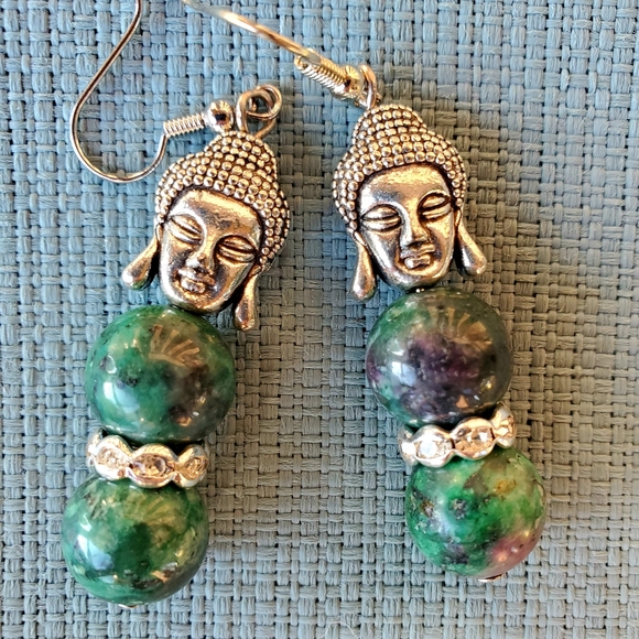 New Buddha Head and Ruby in Fuchsite Silver Earrings. - Picture 4 of 13